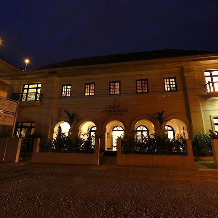 Alpha Old Court House Hotel Kochi Buitenkant foto